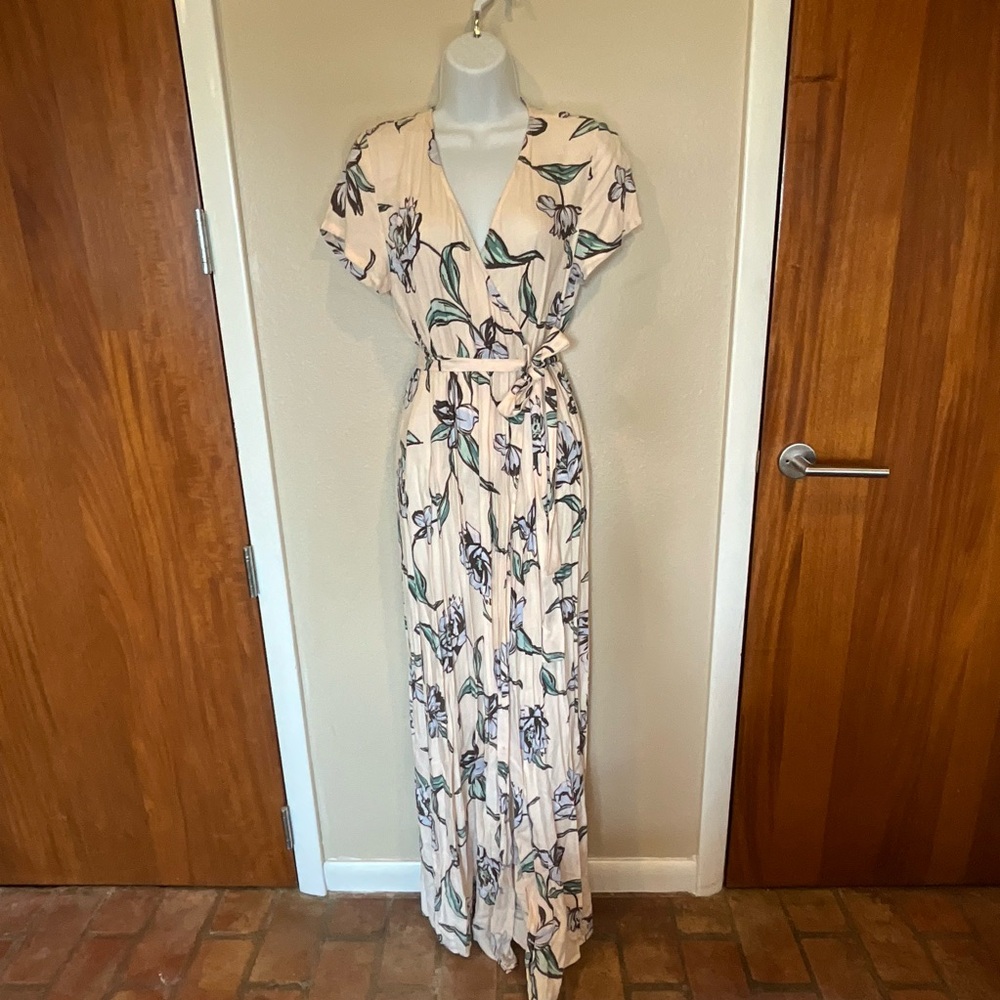 Cream Flutter Sleeve V-Neck Maxi Sundress NWT